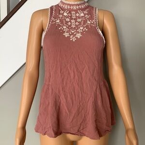 Embroidered flowers tank top